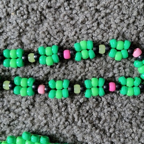 ZOMBIE HEAD PONYBEAD [KANDI] NECKLACE - Picture 3 of 6